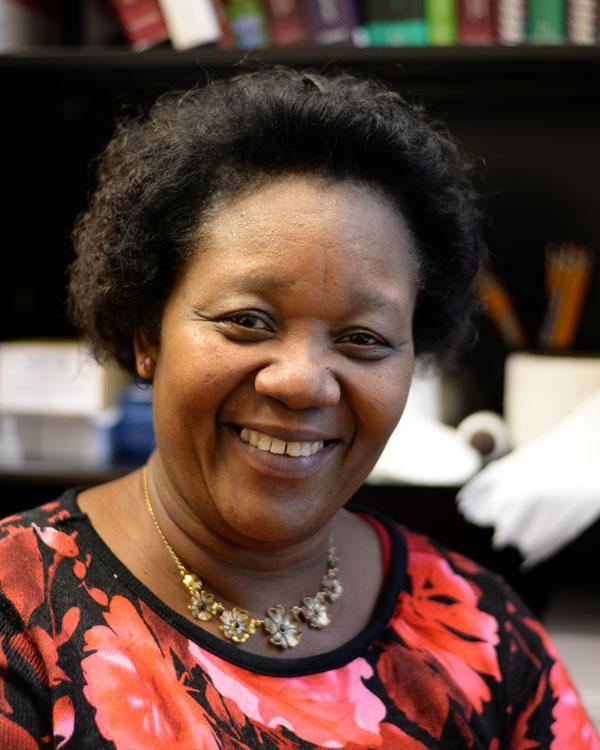Ms. Elizabeth Udemgba, Associate 教授